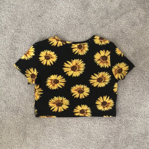 Floral Patterned Crop top Tee - Picture 2 of 2